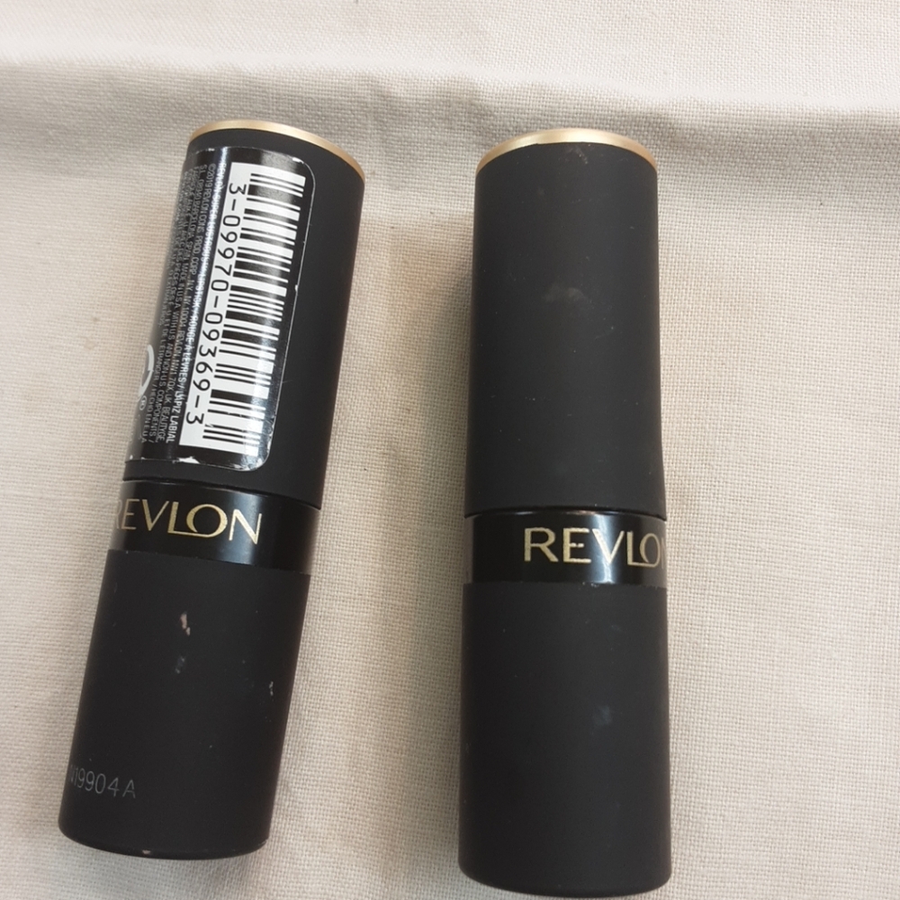 Revlon Matte Lipstick #001